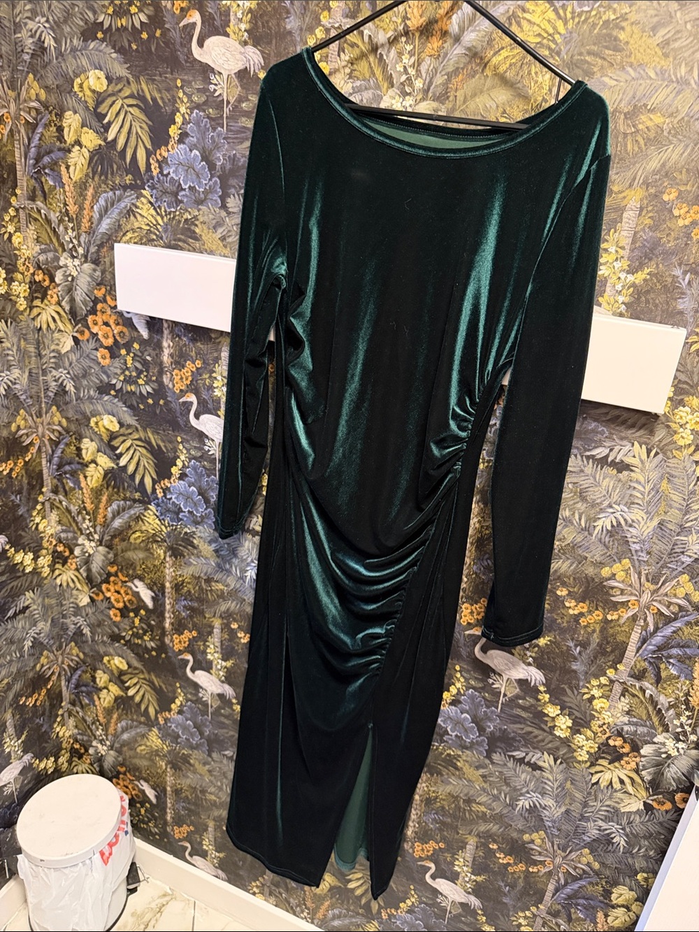 Elegant Dark Green Velvet Ruched Long-Sleeve Dress